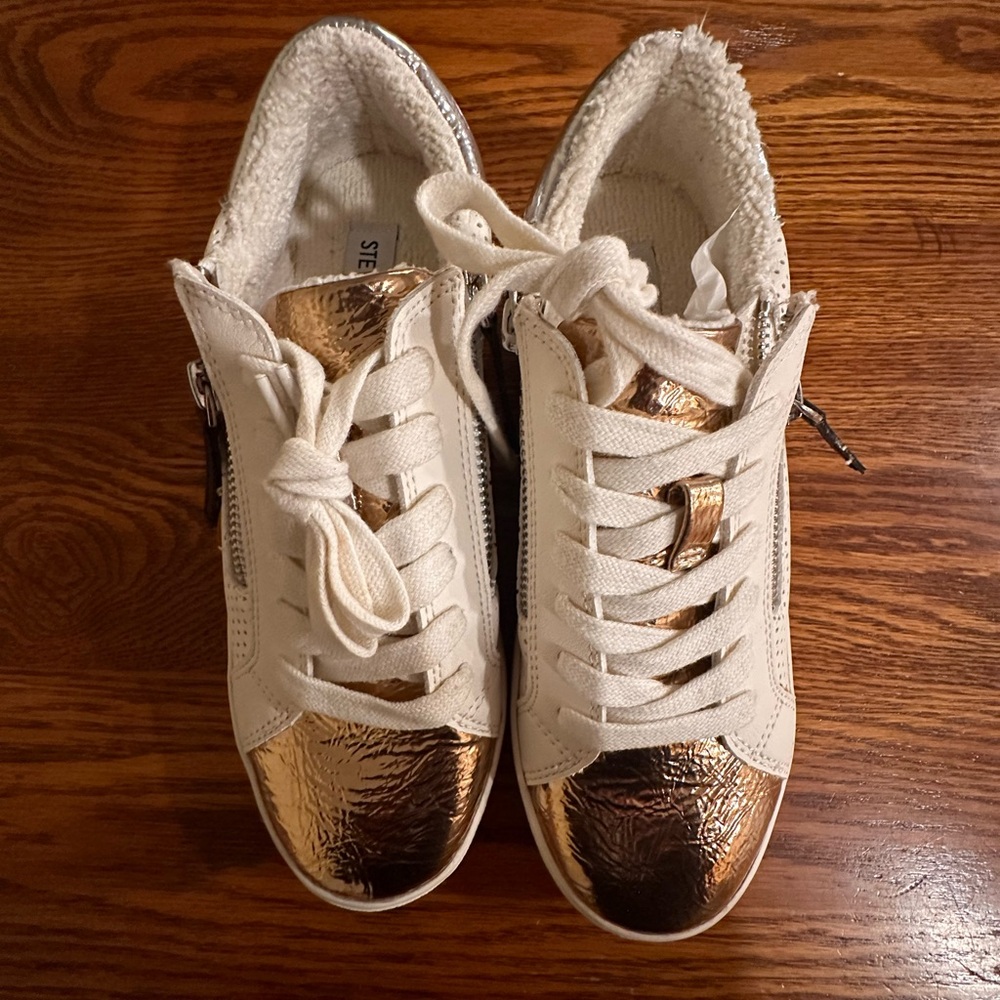 Steve Madden zip up sneakers shoes size 6.5 gold white Womens